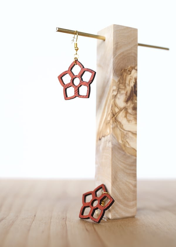 Ohtisii Sa'atso 5 Petal Wild Rose Earrings in Redheart Wood - Indigenous Box